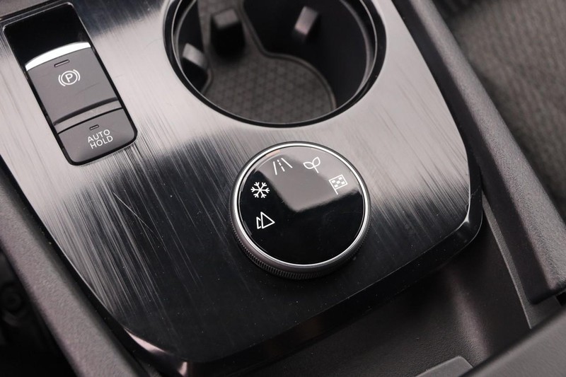 Nissan Rogue Vehicle Image 18