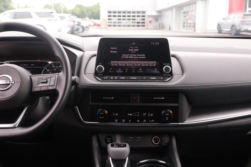 Nissan Rogue Vehicle Image 23