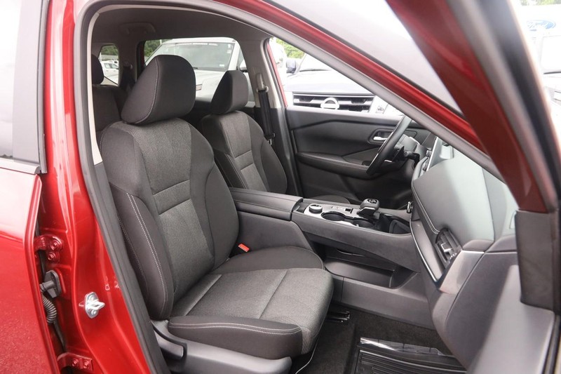 Nissan Rogue Vehicle Image 25
