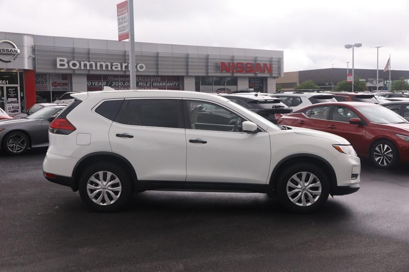 Nissan Rogue Vehicle Image 05