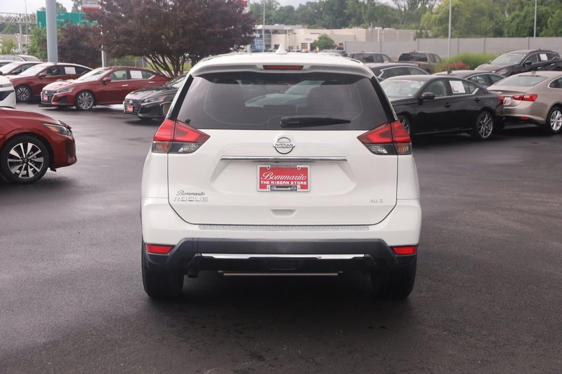 Nissan Rogue Vehicle Image 06