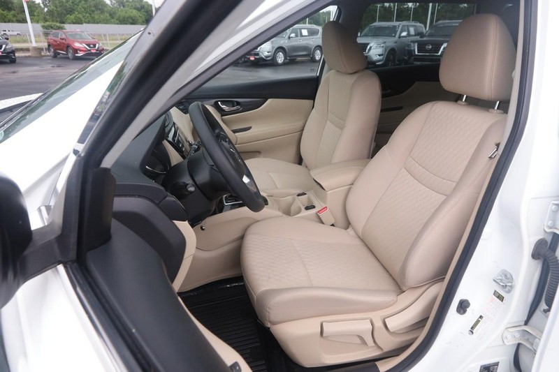 Nissan Rogue Vehicle Image 08