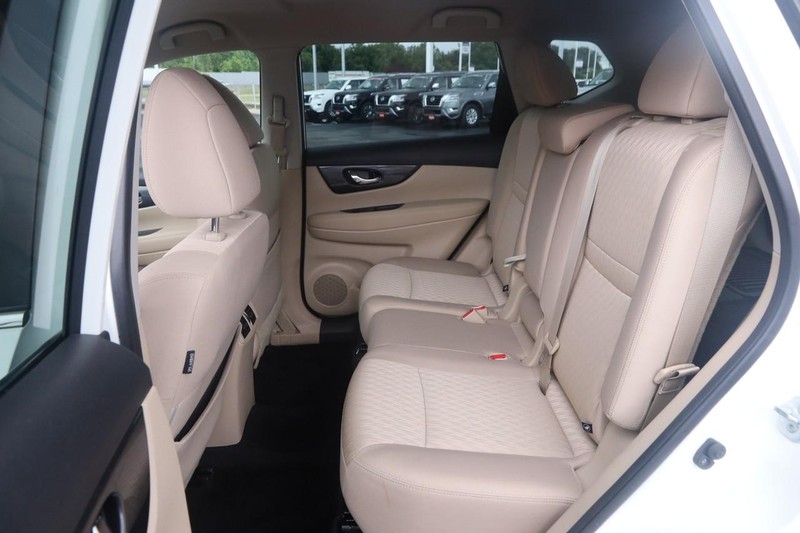 Nissan Rogue Vehicle Image 09