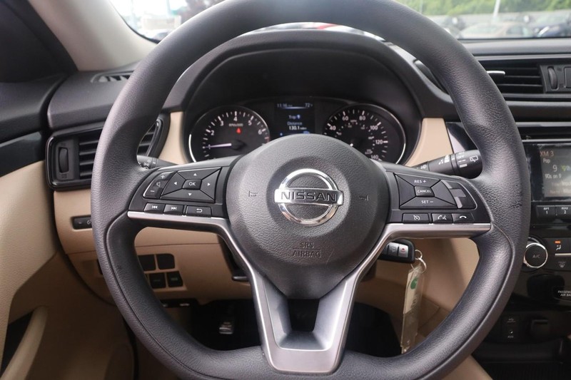 Nissan Rogue Vehicle Image 10