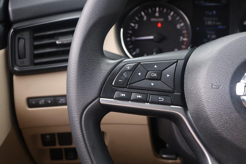 Nissan Rogue Vehicle Image 11