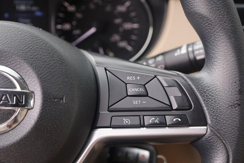 Nissan Rogue Vehicle Image 12