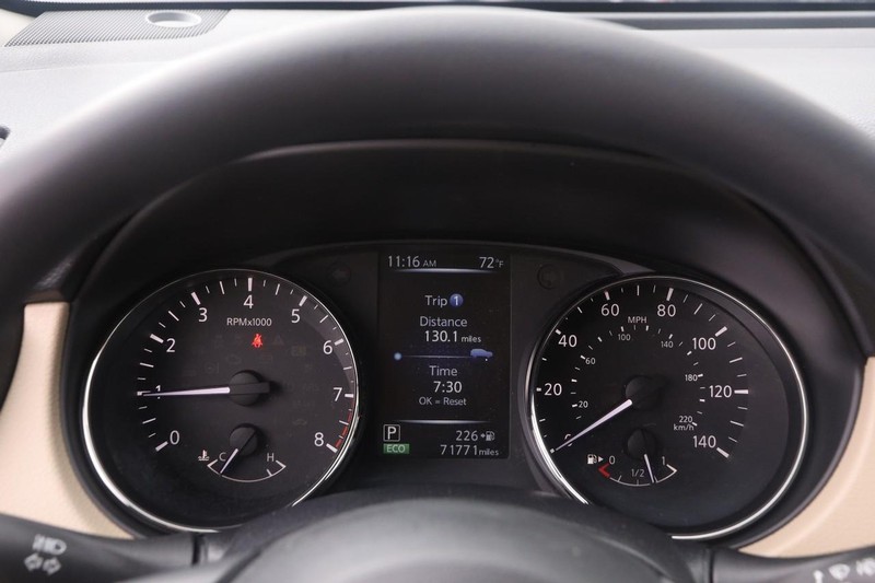 Nissan Rogue Vehicle Image 13