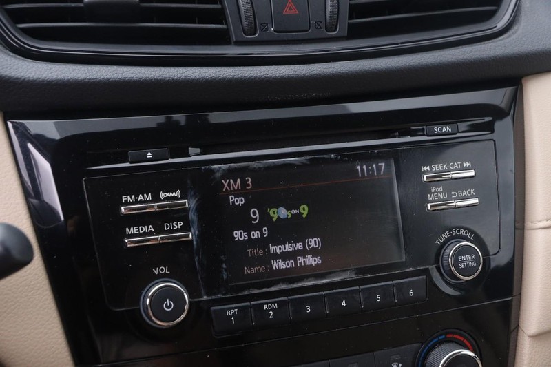 Nissan Rogue Vehicle Image 14