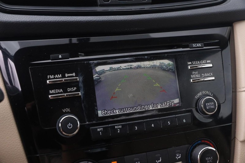 Nissan Rogue Vehicle Image 15
