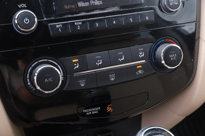 Nissan Rogue Vehicle Image 16