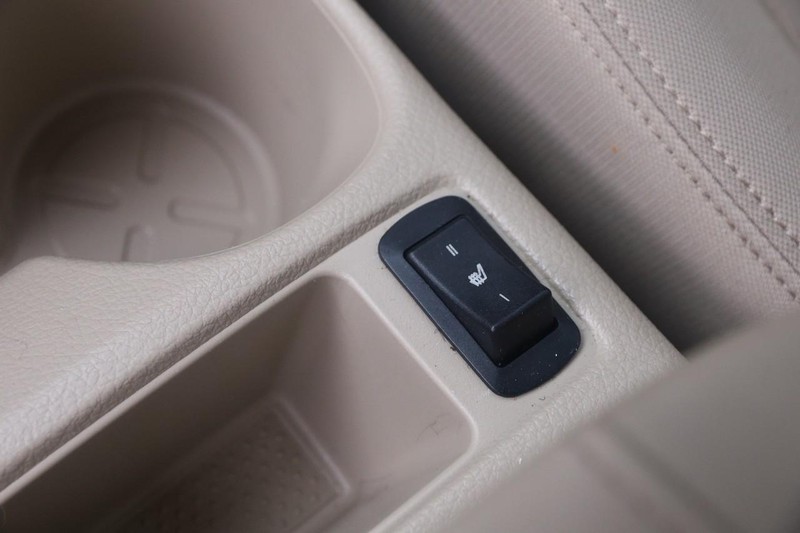 Nissan Rogue Vehicle Image 17