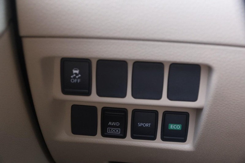 Nissan Rogue Vehicle Image 18