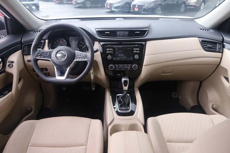 Nissan Rogue Vehicle Image 19