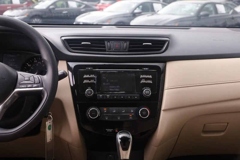 Nissan Rogue Vehicle Image 22