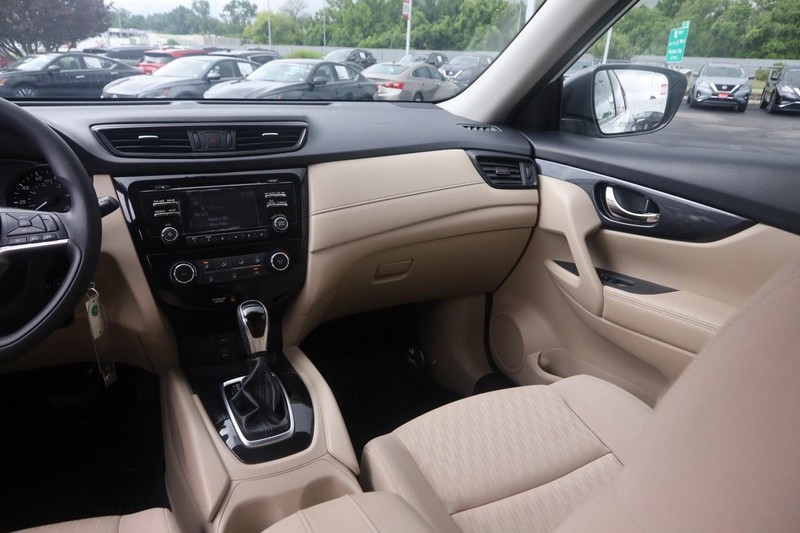 Nissan Rogue Vehicle Image 23