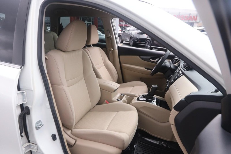 Nissan Rogue Vehicle Image 24