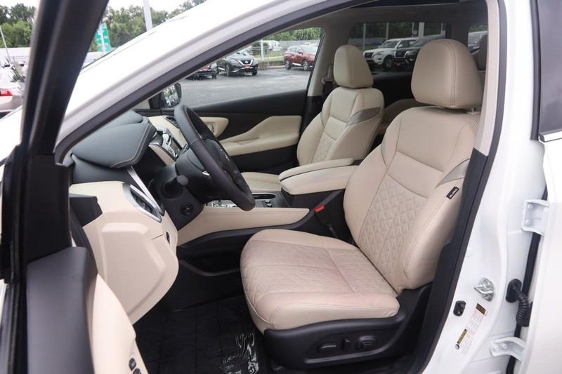 Nissan Murano Vehicle Image 10