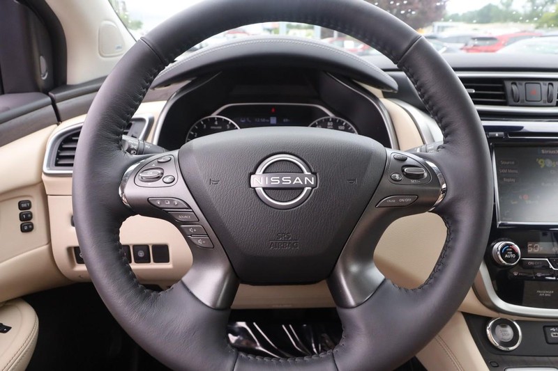 Nissan Murano Vehicle Image 12