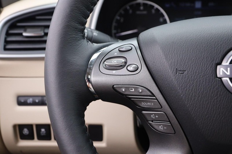 Nissan Murano Vehicle Image 13