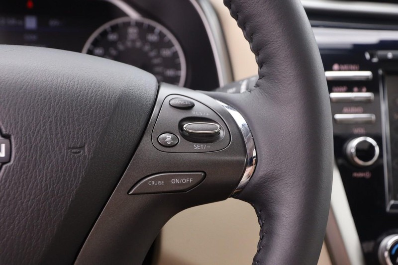 Nissan Murano Vehicle Image 14