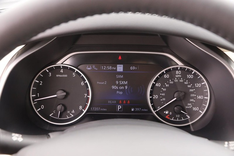 Nissan Murano Vehicle Image 15
