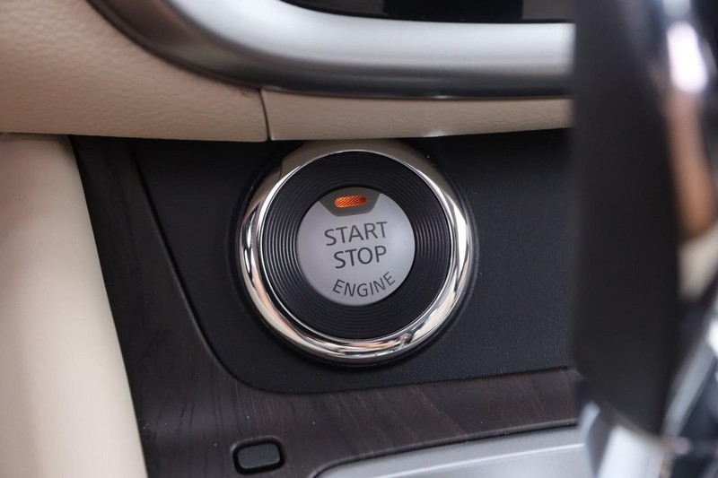 Nissan Murano Vehicle Image 16