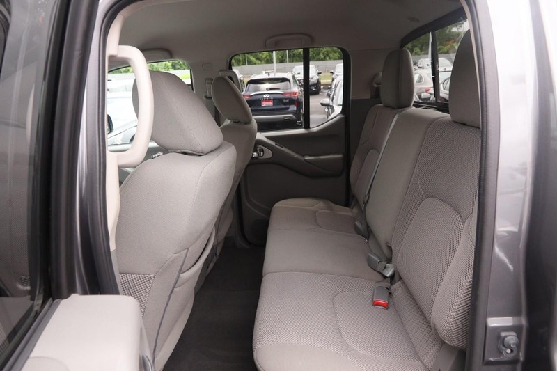 Nissan Frontier Vehicle Image 09