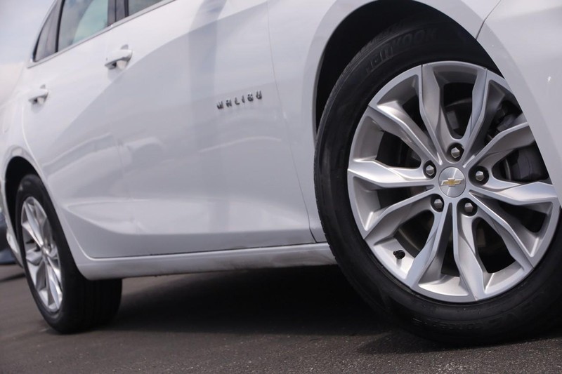 Chevrolet Malibu Vehicle Image 03