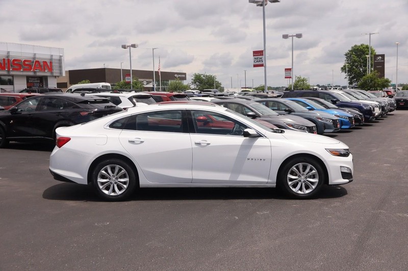 Chevrolet Malibu Vehicle Image 05