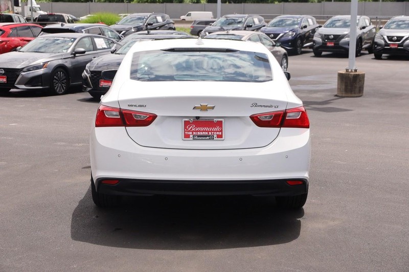 Chevrolet Malibu Vehicle Image 06