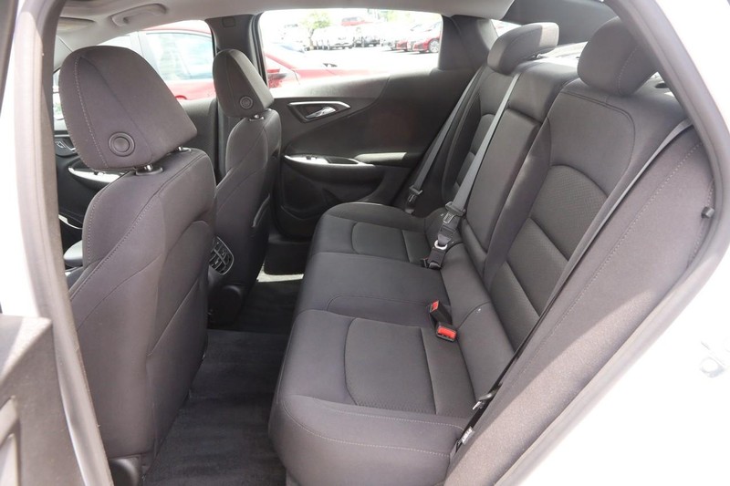 Chevrolet Malibu Vehicle Image 10