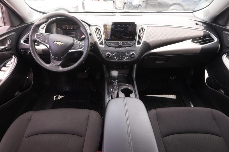 Chevrolet Malibu Vehicle Image 19