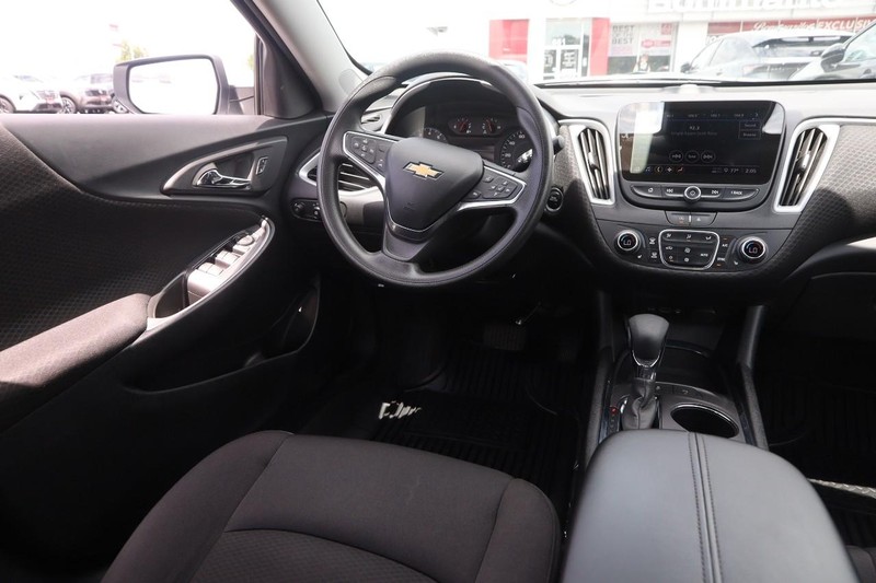 Chevrolet Malibu Vehicle Image 20