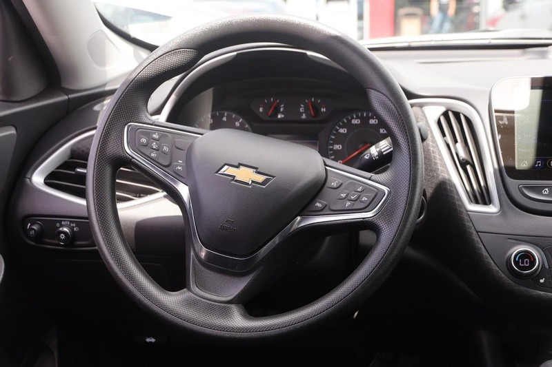 Chevrolet Malibu Vehicle Image 21