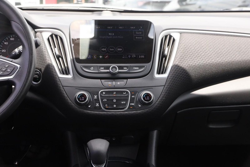 Chevrolet Malibu Vehicle Image 22