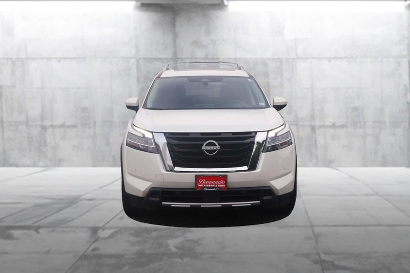 Nissan Pathfinder Vehicle Image 04