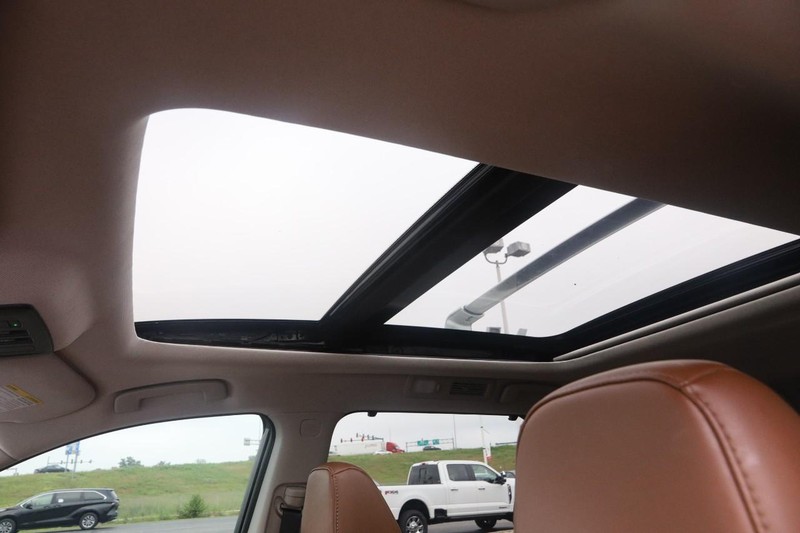 Nissan Pathfinder Vehicle Image 12