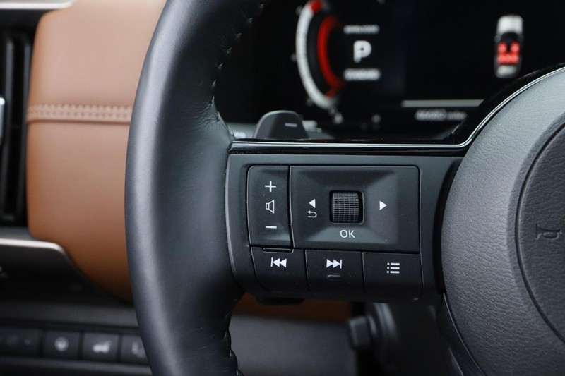 Nissan Pathfinder Vehicle Image 14