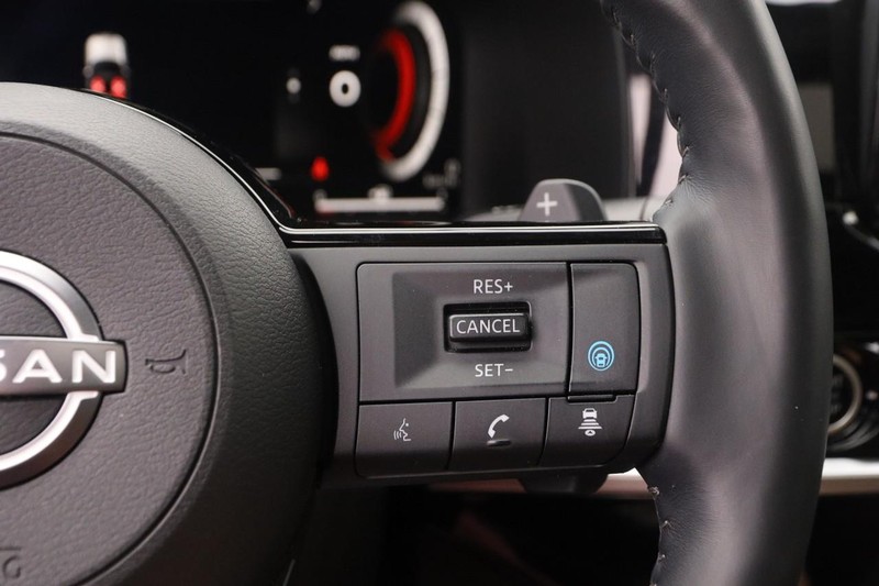 Nissan Pathfinder Vehicle Image 15