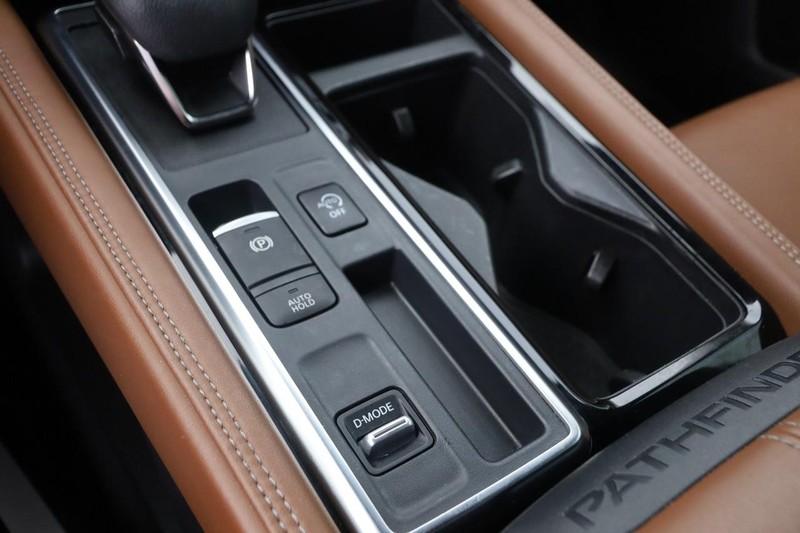 Nissan Pathfinder Vehicle Image 21