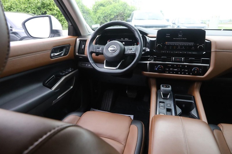 Nissan Pathfinder Vehicle Image 24