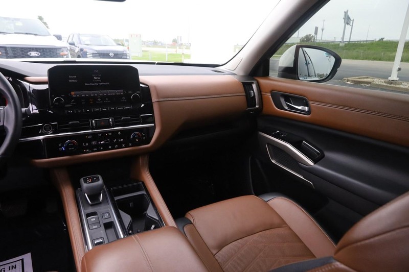 Nissan Pathfinder Vehicle Image 27
