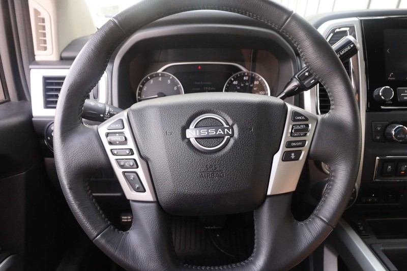 Nissan Titan Vehicle Image 10