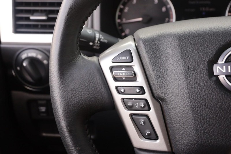 Nissan Titan Vehicle Image 11