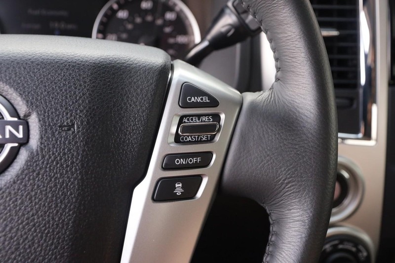 Nissan Titan Vehicle Image 12