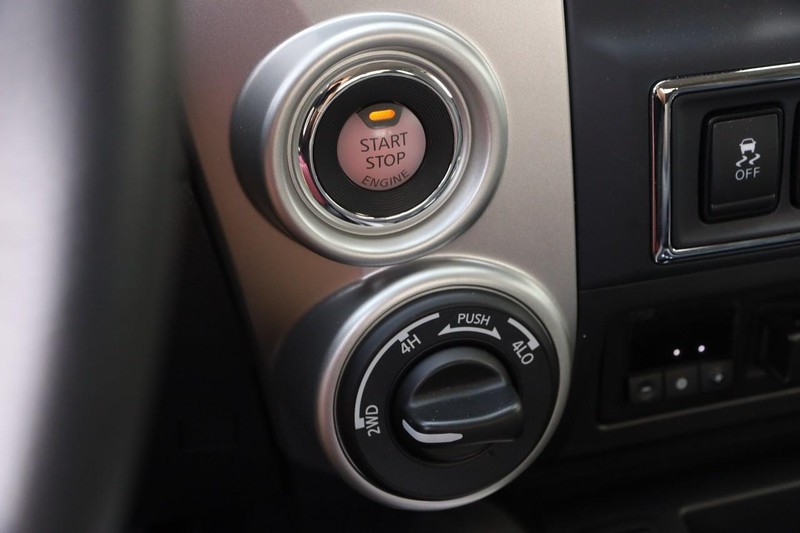 Nissan Titan Vehicle Image 14