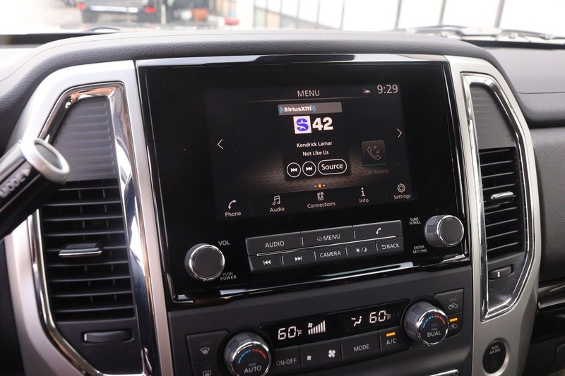 Nissan Titan Vehicle Image 15