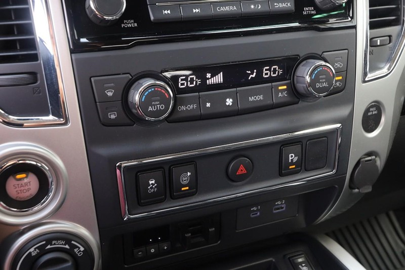 Nissan Titan Vehicle Image 17