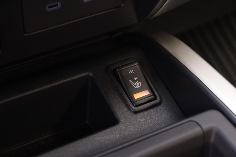 Nissan Titan Vehicle Image 18
