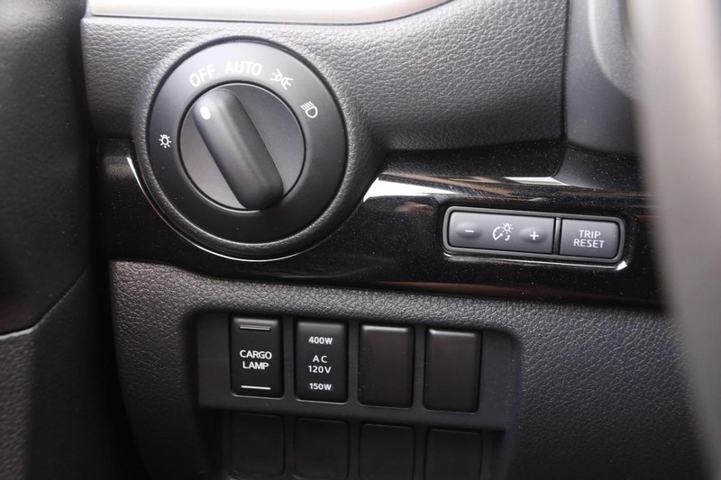 Nissan Titan Vehicle Image 19
